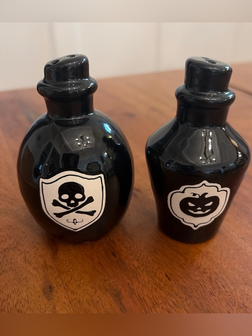 RAE DUNN Halloween Black Potion Bottle Salt & Pepper Shakers Skull Pumpkin RARE